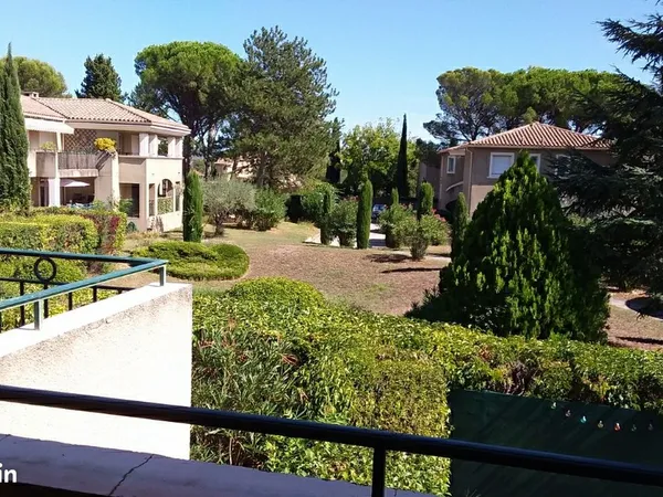 Apparemment Villeneuve-lès-Avignon