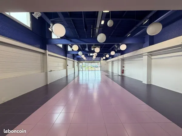 Local commercial 332 m²