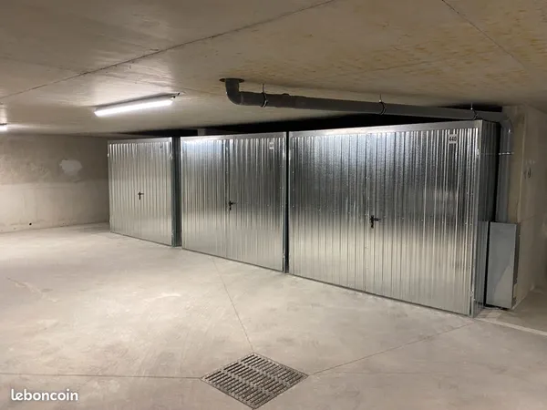 Boxes Voiture à Louer - Métro "Louis Aragon" Résidence Neuve
