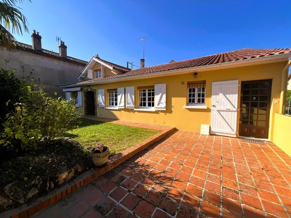 PLAISANCE(32), MAISON DE CARACTERE avec jardin clos, garage, atelier + T2 en duplex au calme , comme