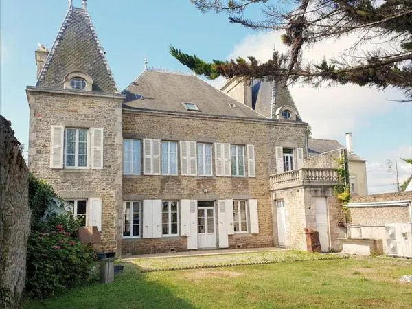 Maison 12 pièces 220 m²