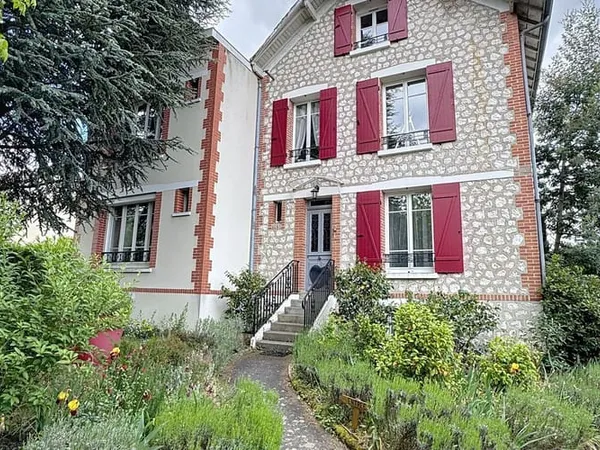 Maison 7 pièces 243 m²