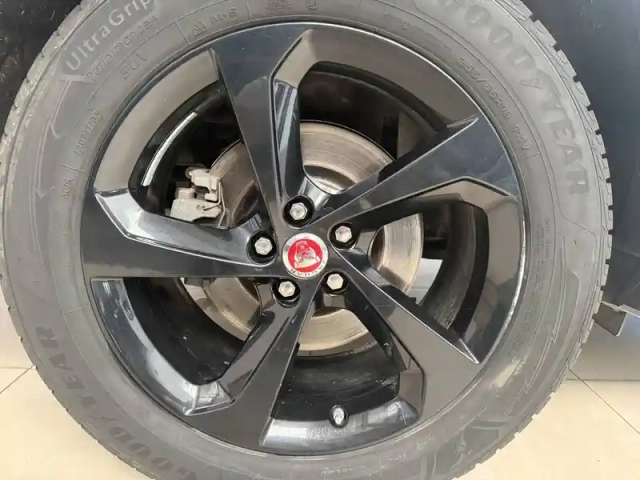 Jaguar F-Pace 2.0 d - 240 ch awd bva8 — photo 14