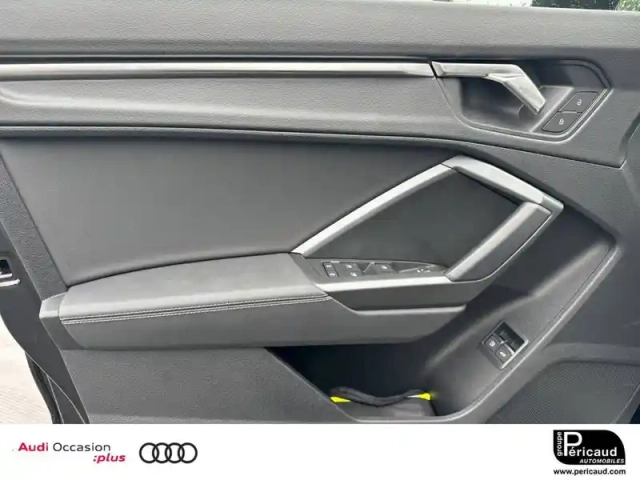 Audi Q3 45 tfsie 245 ch s tronic 6 — photo 9