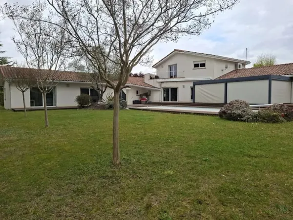 Villa 8 pièces 250 m²