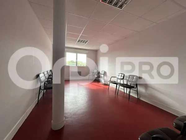 BEAUVAIS- IMMEUBLE STANDING-BUREAUX A LOUER 48 M²