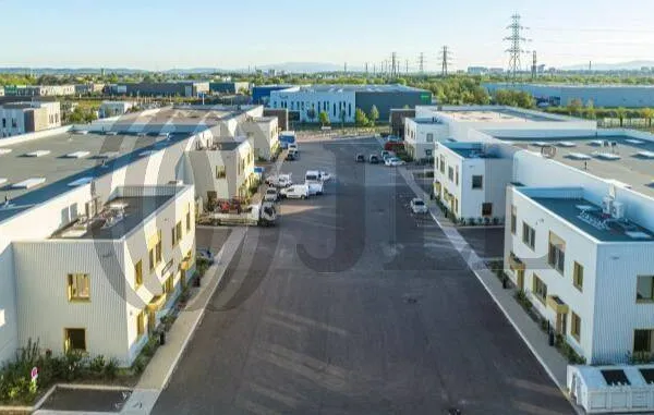 Local d'activité 2 pièces 1092 m²