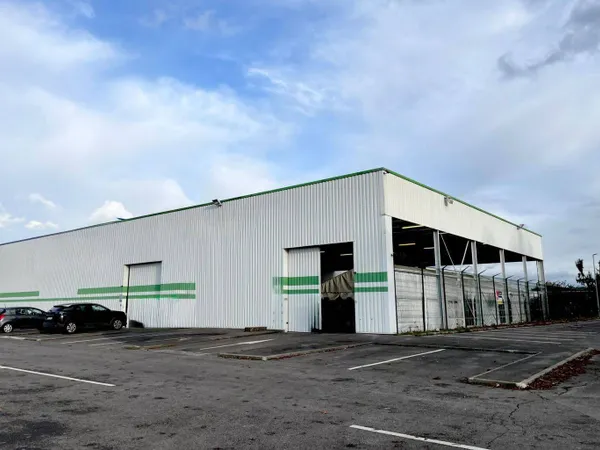 Local commercial 1750 m²