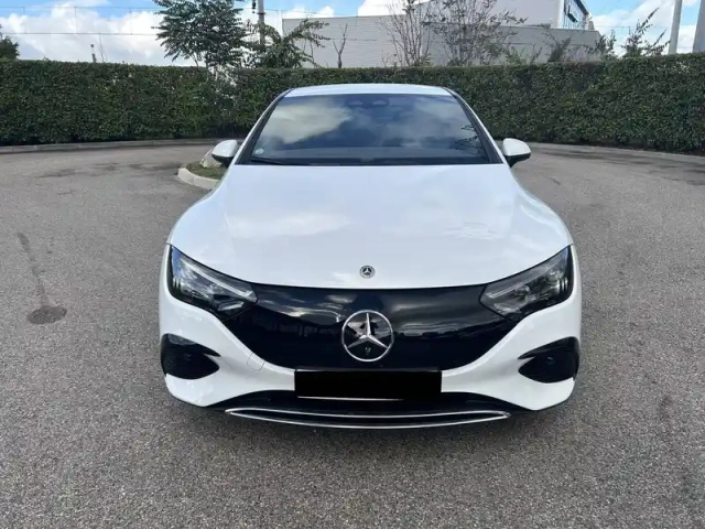 Mercedes Eqe 300 — photo 17