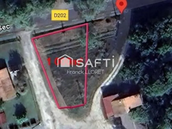 Terrain constructible d'environ 1000m² libre de constructeur