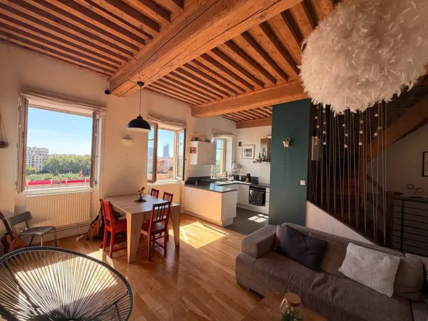 Appartement Canut T4 de 100 m² Duplex - Vue unique