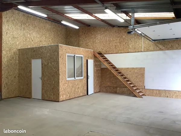 Local industriel 112m2 avec. Coure 300m2