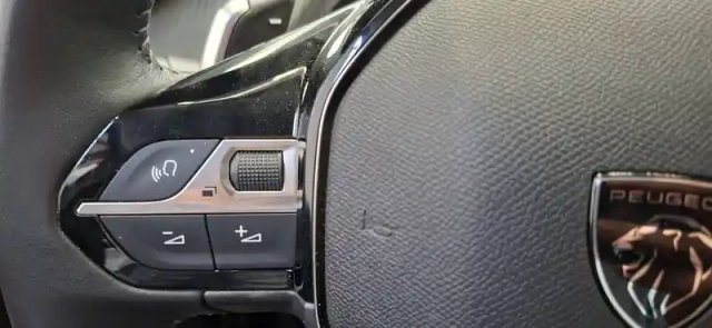 Peugeot 208 hybrid 100 e-dcs6 — photo 31