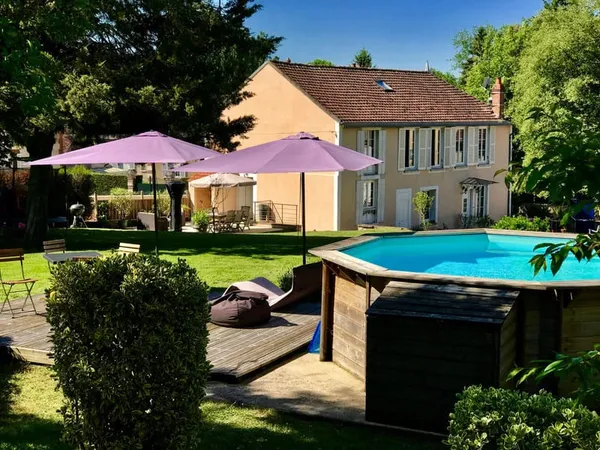 A 1h30 de PARIS A6, TOUCY, Belle maison ancienne lumineuse de 238 m2 habitables 7 pièces avec 4 cham
