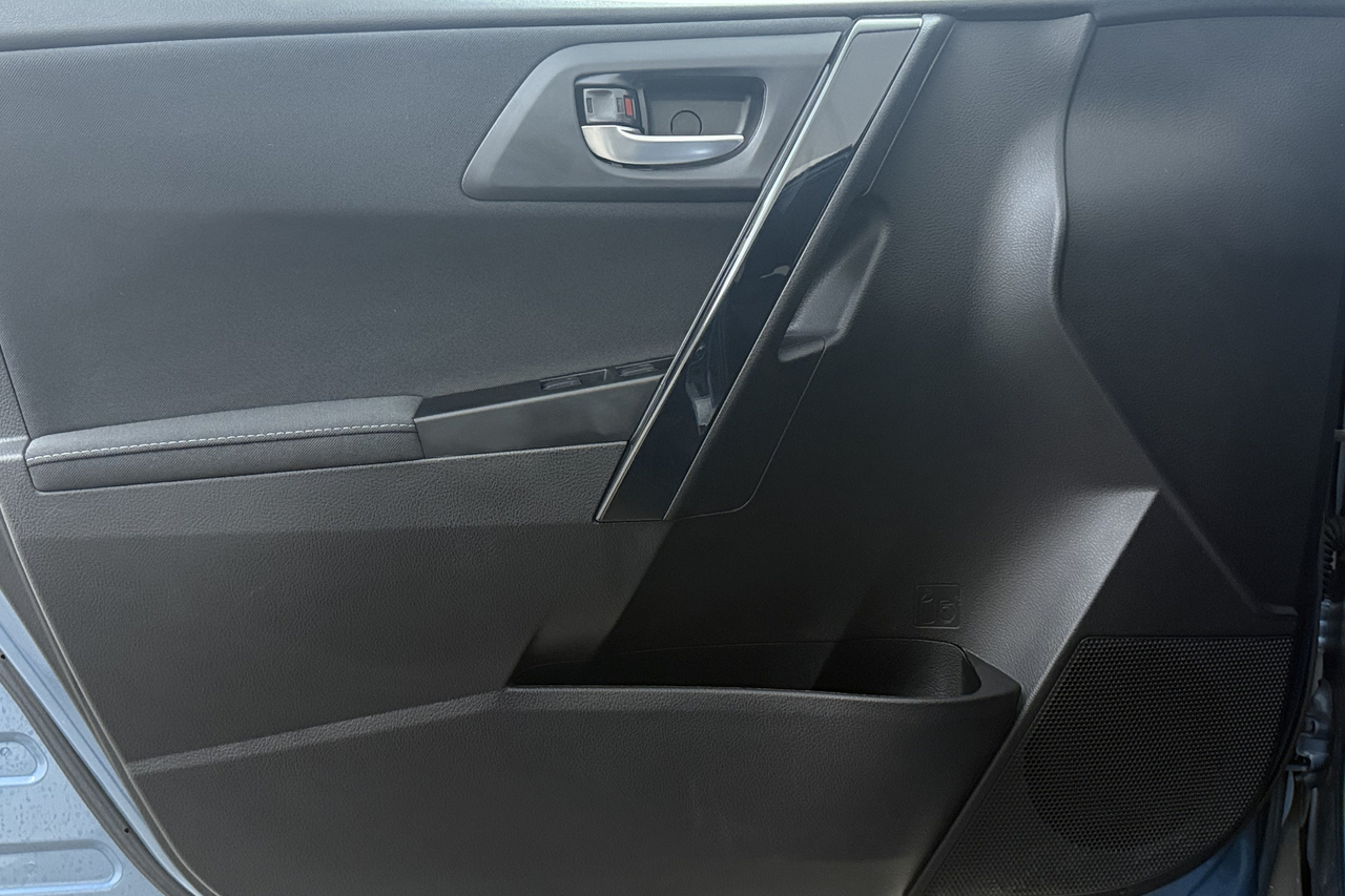 Toyota Auris Touring Sports — photo 15