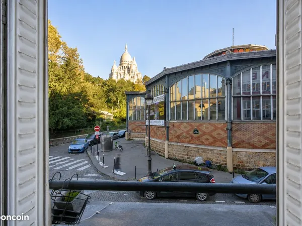 Vue exceptionnelle sur le Sacré-Coeur - 2 pièces rénové - Paris 18e