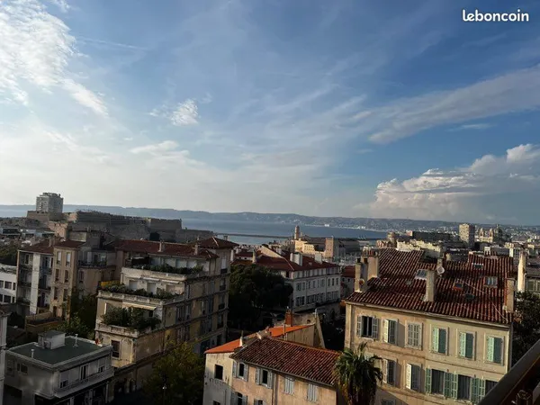 Location meublée - T4 81 m² - 3 chambres - Dernier étage - Terrasse vue mer - Garage - Marseille 7e 