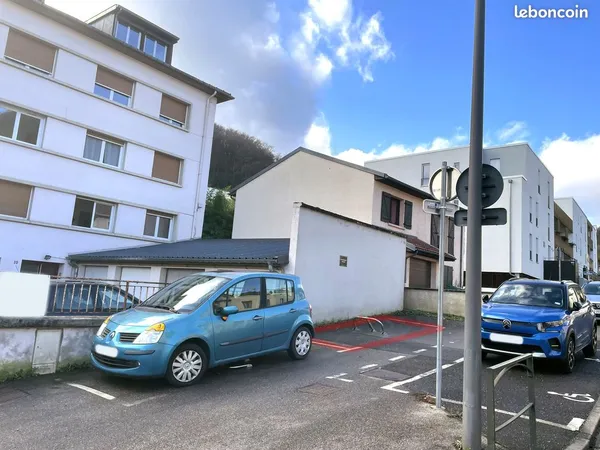 Place de parking à louer / Rue de la République Maxéville / 29 euros