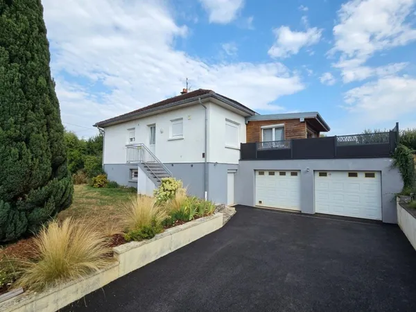 MAISON AVEC 14 PANNEAUX PHOTOVOLTAÏQUES ET POMPE A CHALEUR