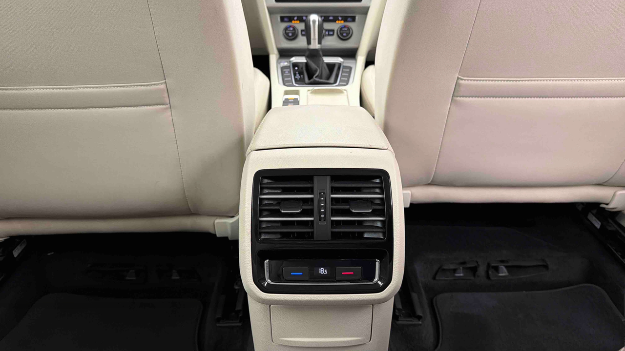 Volkswagen Passat SW 1.4 TSI 150 ACT BMT DSG7 — photo 26
