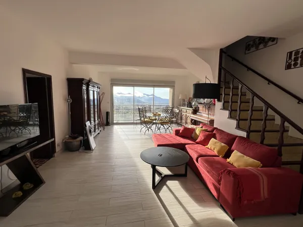 MAISON DE VILLAGE T5 avec terrain