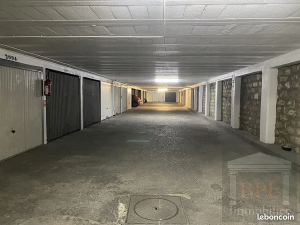 Parking/box 17 m² Paris