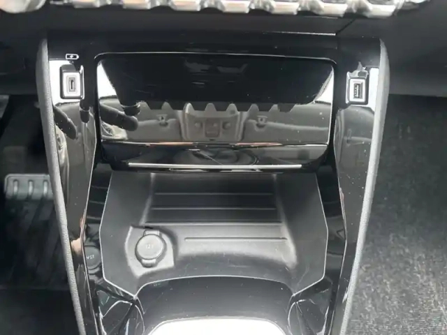 Peugeot 2008 1.2 100 allure — photo 22