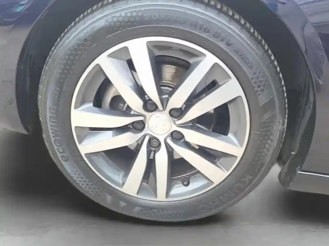 Peugeot 308 1.2 puretech 130ch e6.3 s&amp;s allure — photo 11