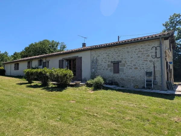 Maison en pierre avec piscine
