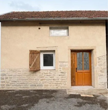 T2 en duplex avec terrasse privative d'environ 15m2 et place de parking privative