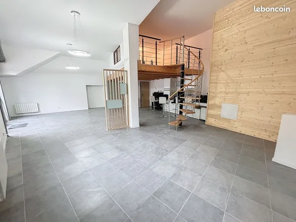 Local commercial 85 m² avec mezzanine 20m²- Bonne - 1 400 CC