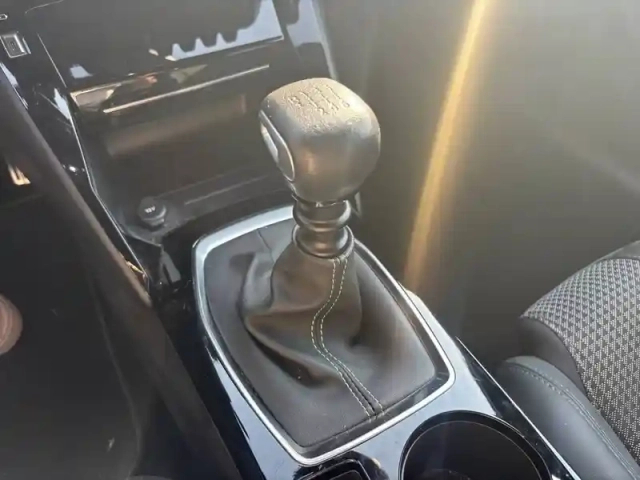 Peugeot 208 puretech 100 s&amp;s bvm6 — photo 14