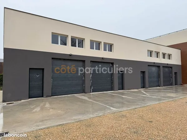 Local commercial 111 m² CESSON