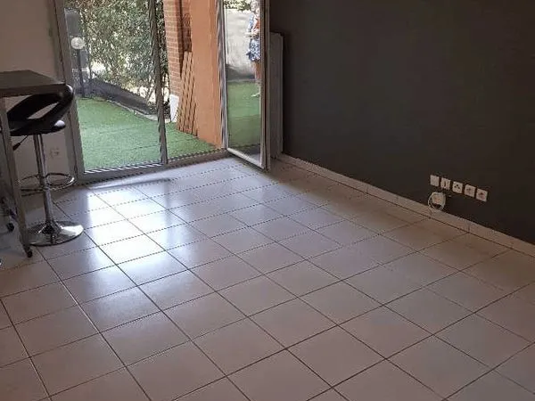 T2 de 39 m² avec jardin privatif de 20 m² - Résidence avec piscine et terrain de tennis - 110 000