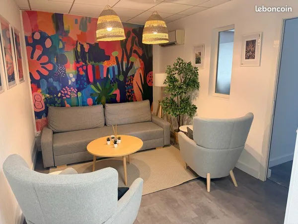 Cabinet libéral - salle d'attente & 20 parkings