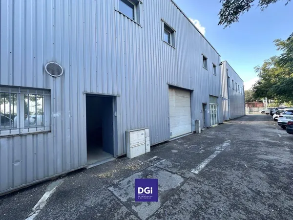 Local d'activité 182 m²
