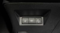 Toyota Yaris 100h France 5p — photo 28