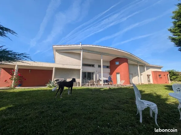 Maison de type Architecte de plain-pied de 145m2 sur terrain de 1120 M2