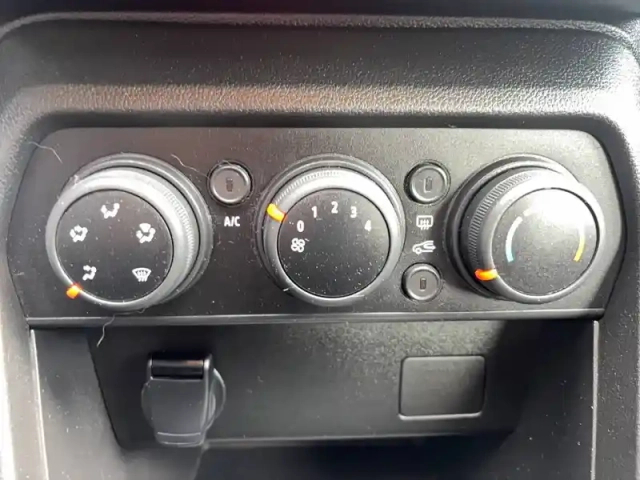 Dacia Sandero eco-g 100 — photo 35