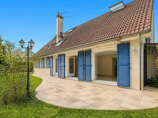 Maison 7 pièces 250 m²