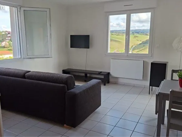 Location studio 33m2 - Guyans-Vennes