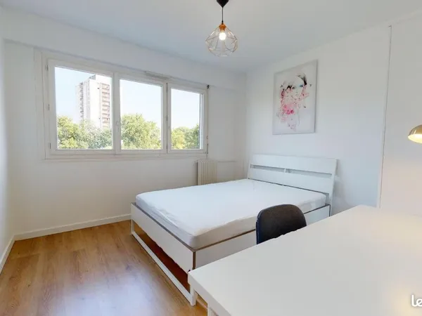 Chambre 6 pièces 85 m²