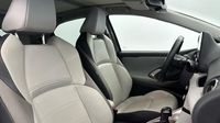 Toyota Yaris 116h Iconic 5p — photo 15