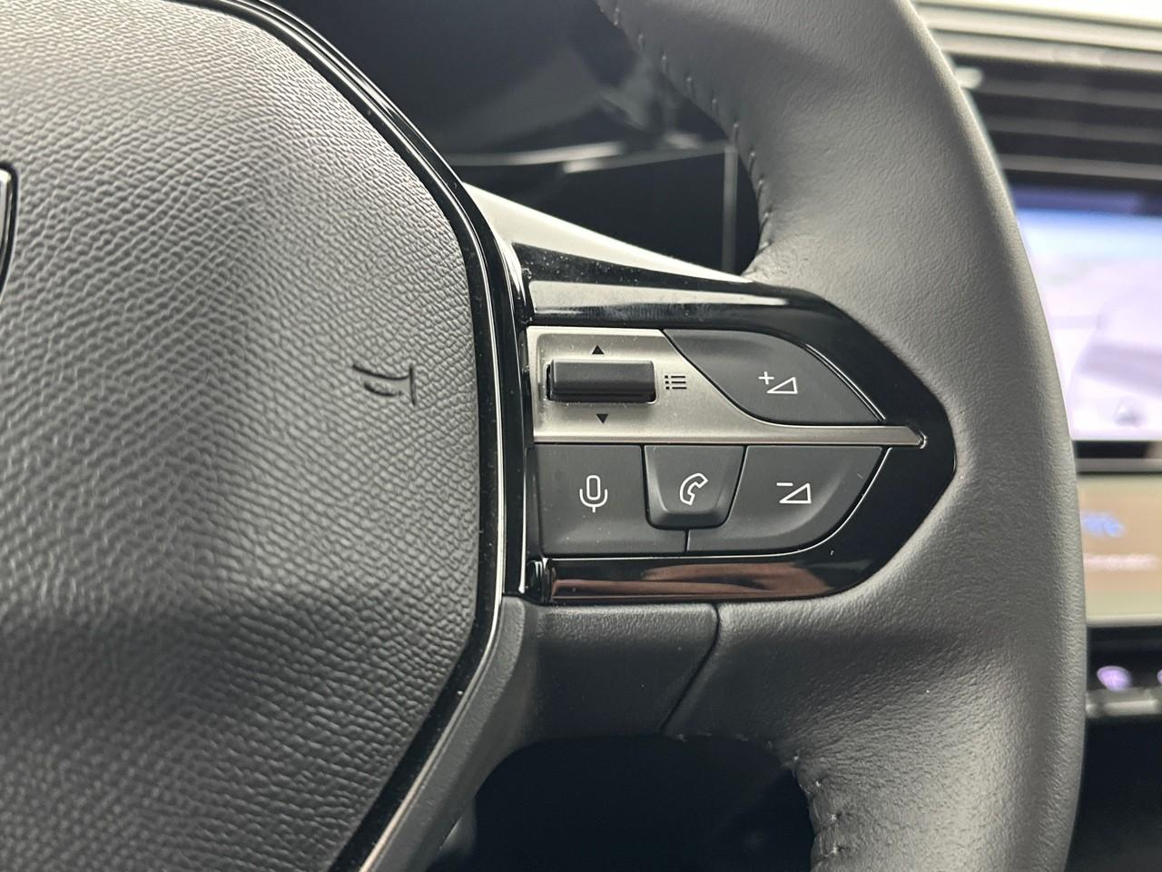 Peugeot 308 hybrid 145 e-dcs6 allure — photo 19
