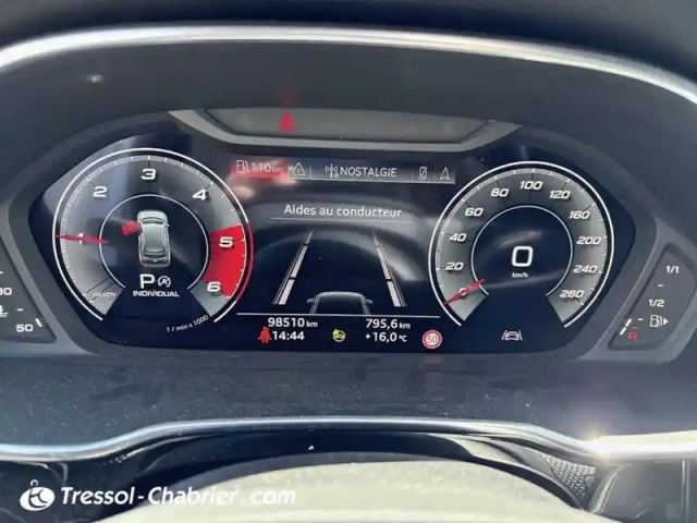 Audi Q3 35 tdi 150 ch s tronic 7 s line — photo 24