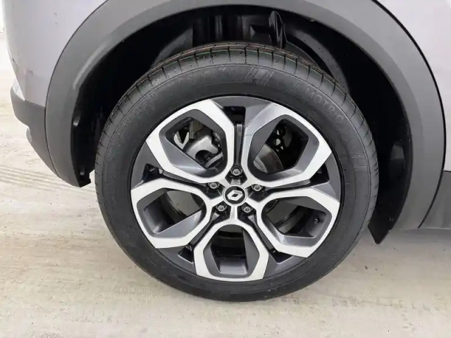 Renault Captur e-tech 145 - 21 — photo 22