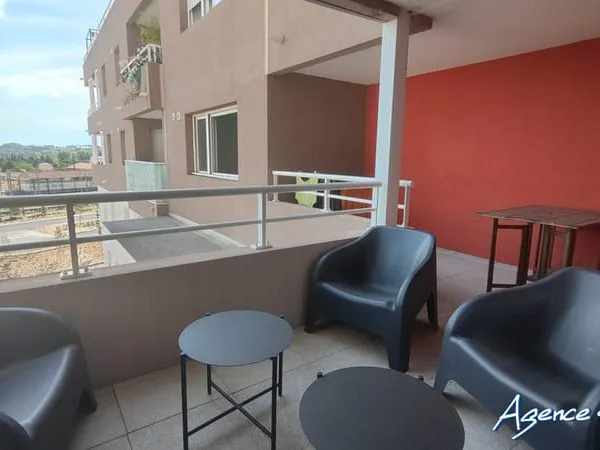Studio avec terrasse et stationnement