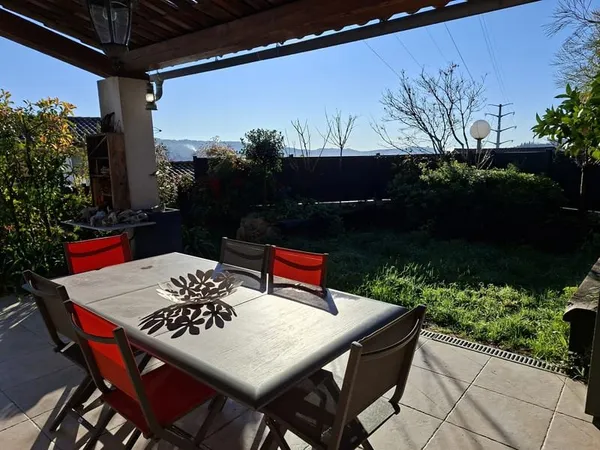 Maison jumelée d'un côté 4P de 74m2 - Jardin - Terrasse - Garage