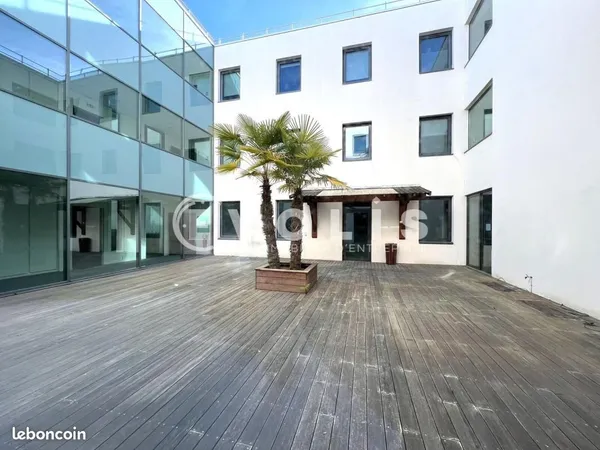 Bureau 186 m²