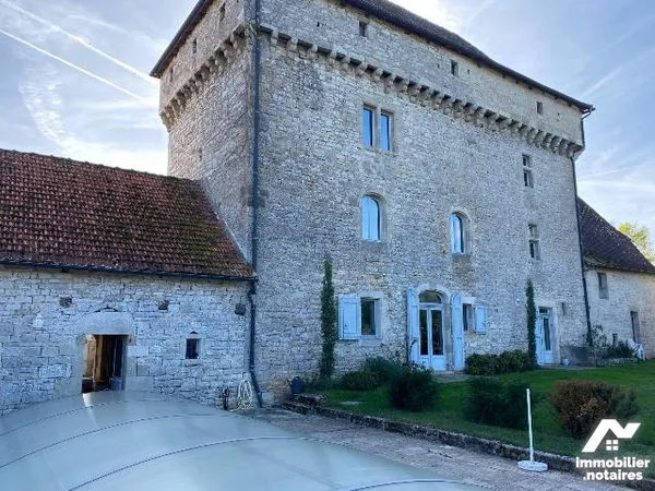 Maison 10 pièces 340 m²